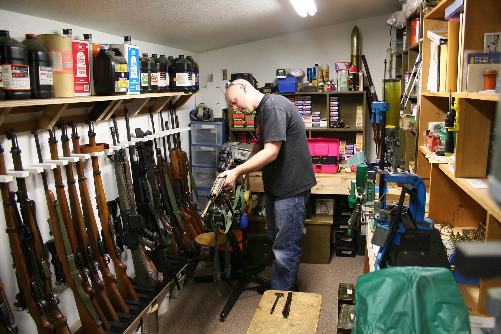 weaponsroom006.jpg